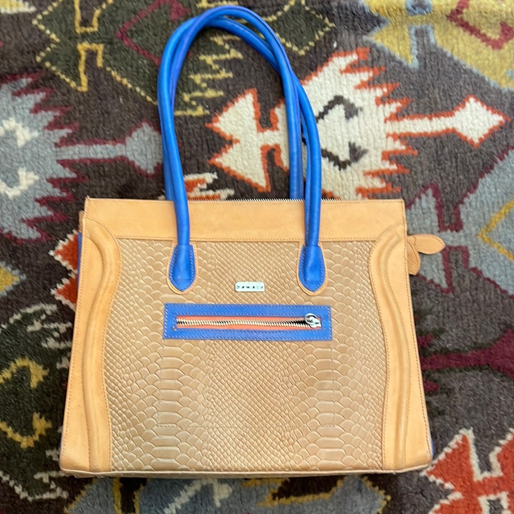 Leather shoulder bag